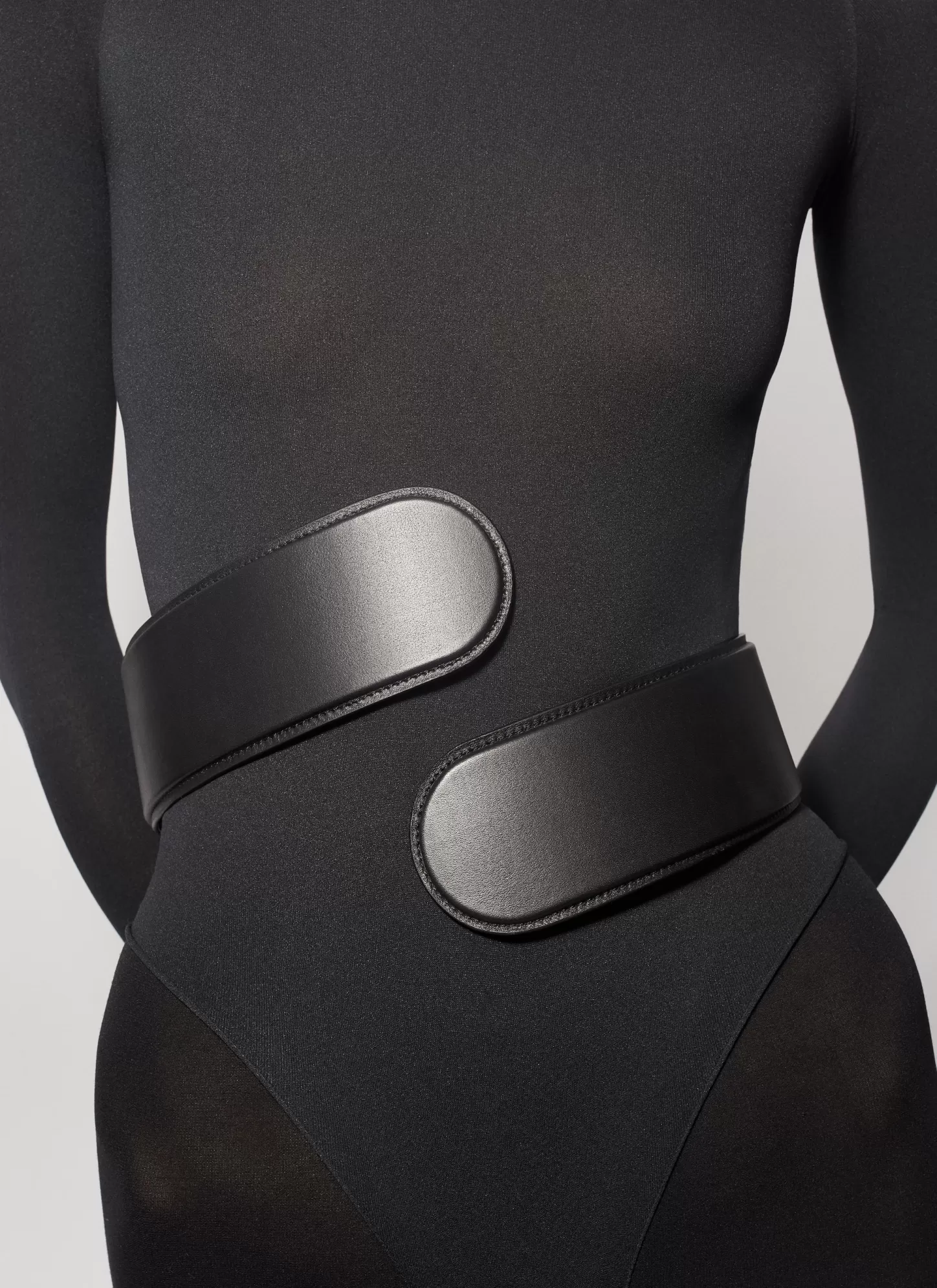 Alaïa FLEX TWIST BELT IN CALFSKIN Black Hot