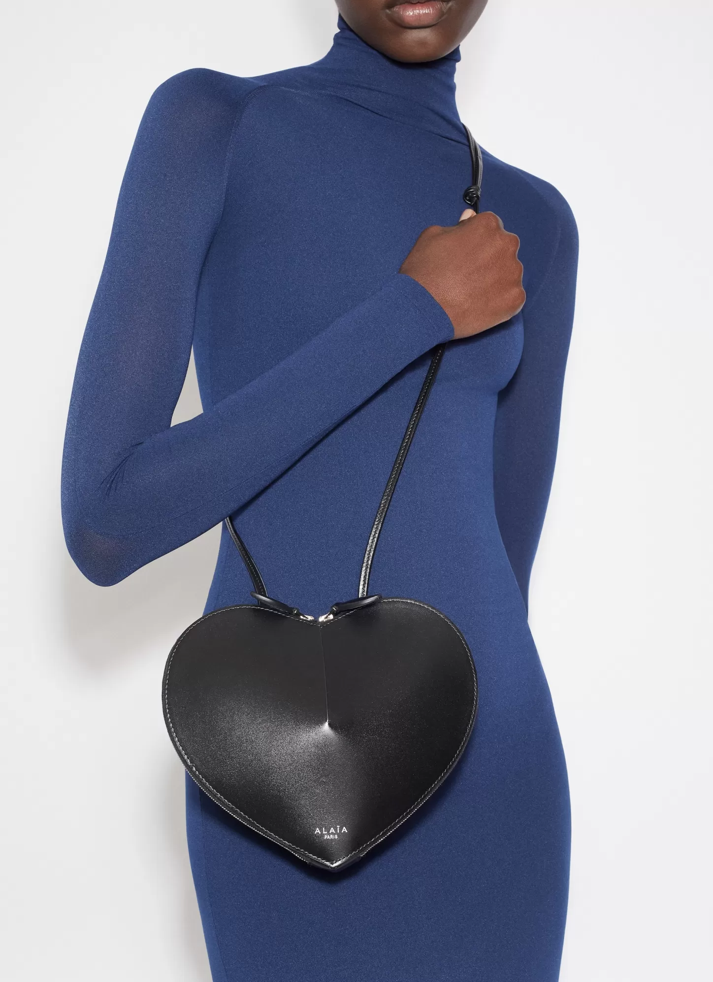 Alaïa Le Cœur Bag In Calfskin Black Flash Sale