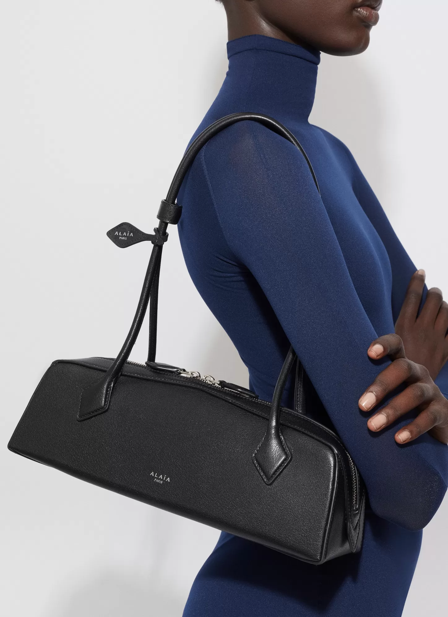 Alaïa LE TECKEL MEDIUM BAG IN GOATSKIN Black Sale