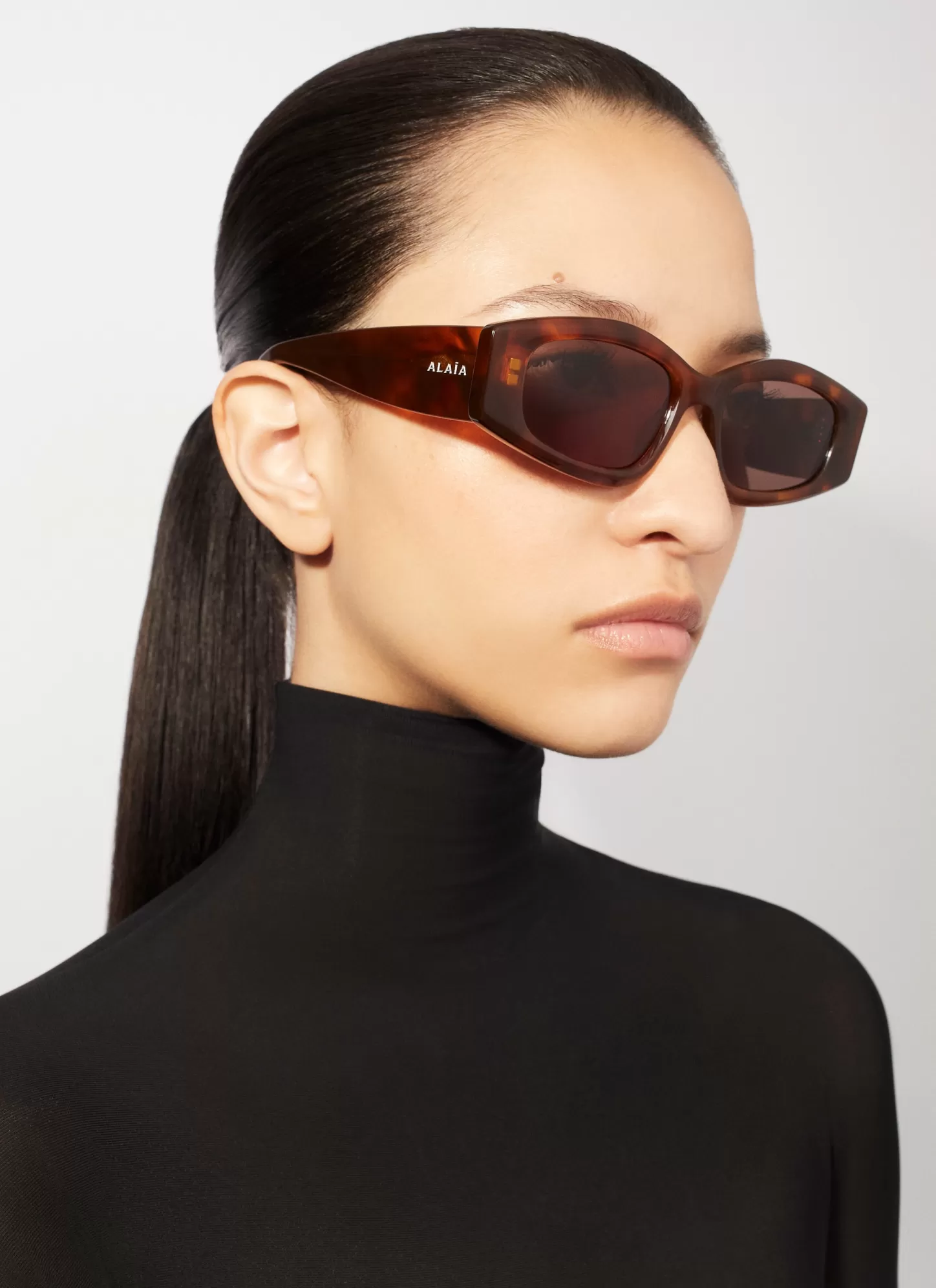 Alaïa OVAL SUNGLASSES Brown Flash Sale