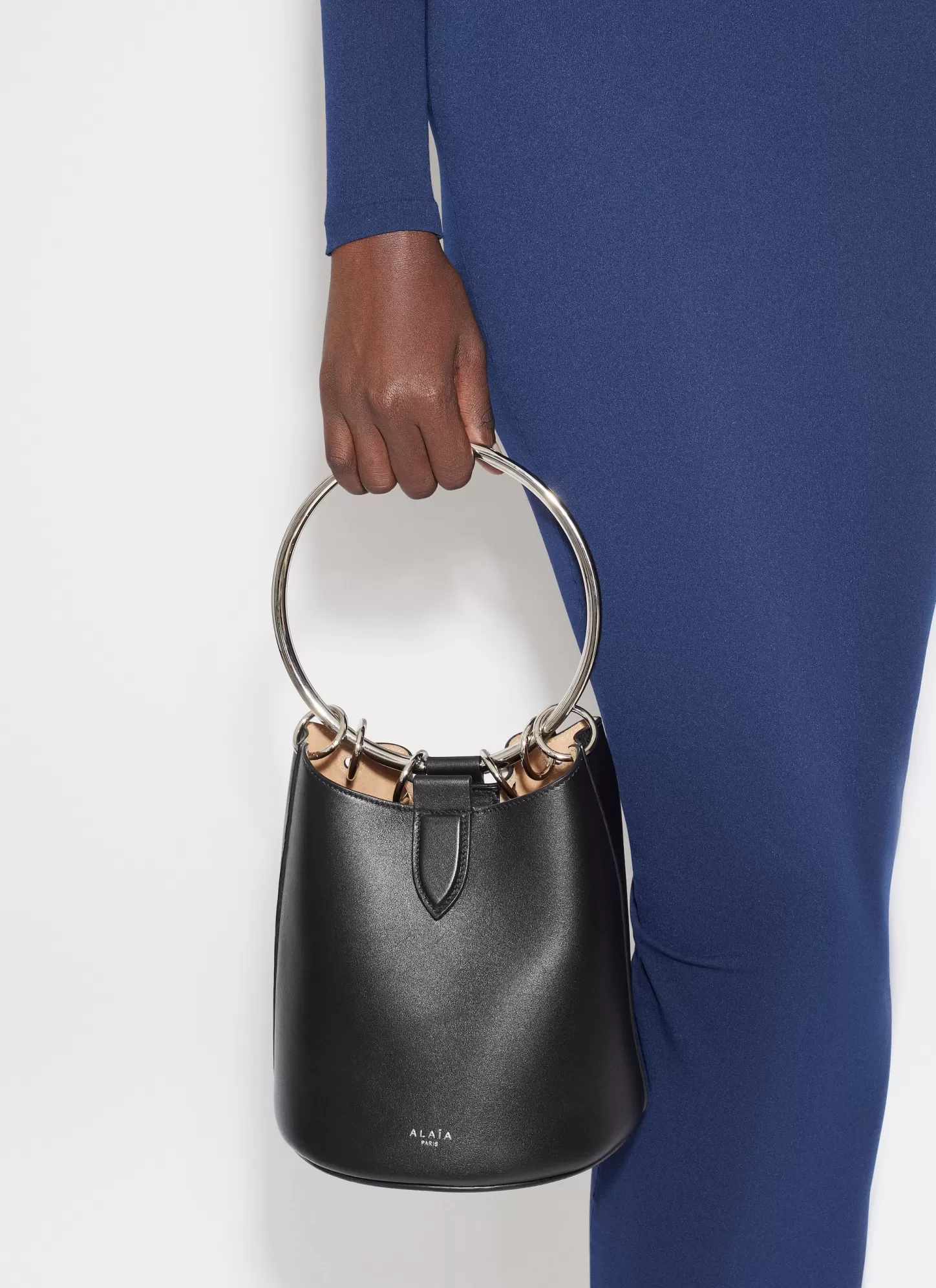 Alaïa RING MEDIUM BUCKET BAG IN CALFSKIN Black Fashion