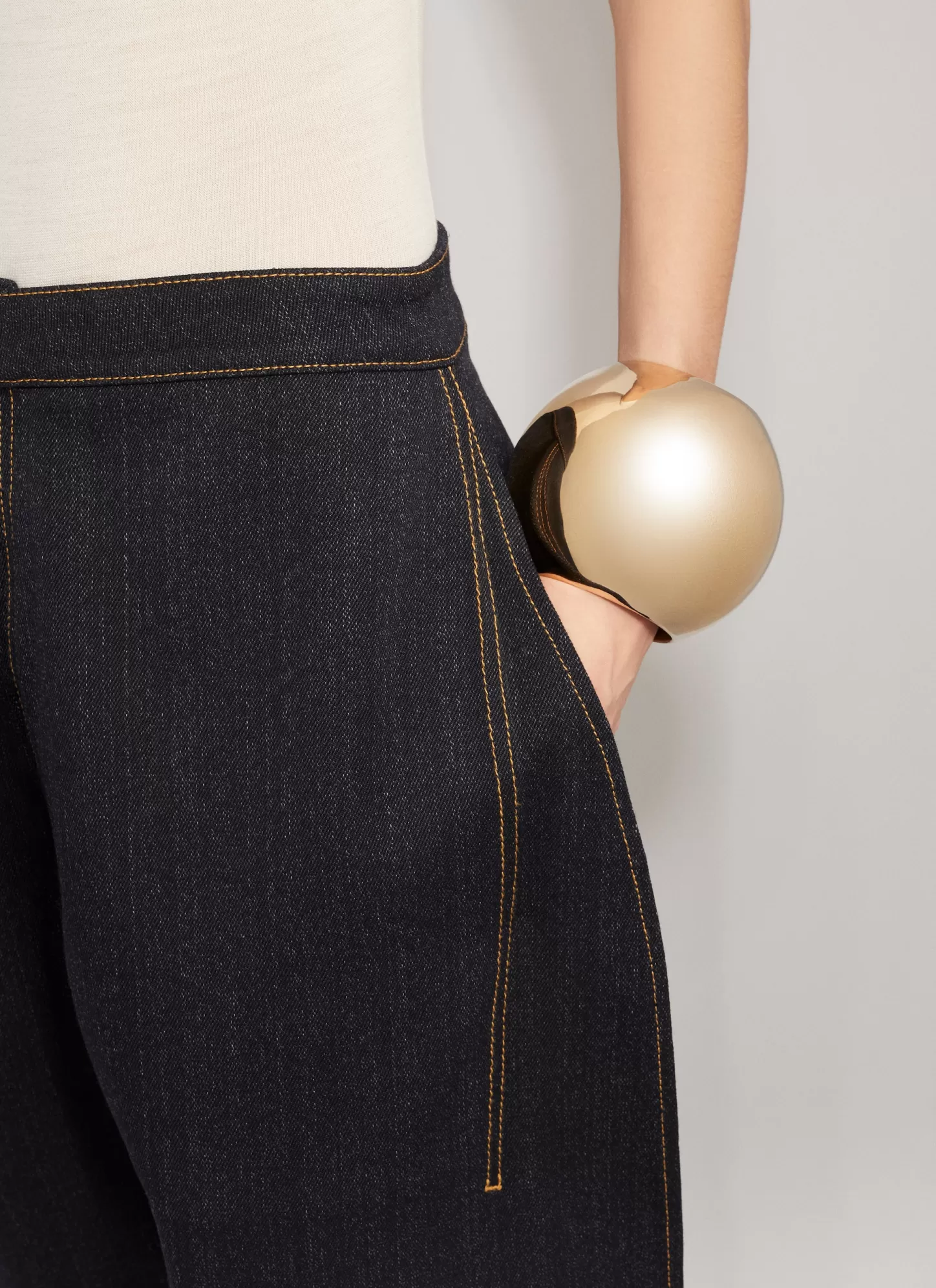 Alaïa SPHERE CUFF Gold Store